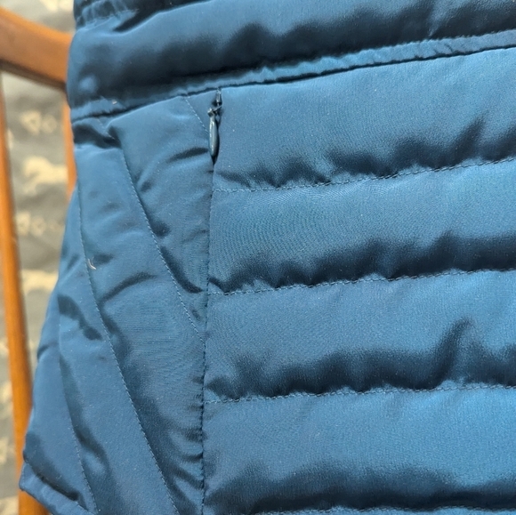 NWT Ann Taylor LOFT Puffer Vest XS Brilliant Blue Full Zip Insulated Quilted - Picture 4 of 5